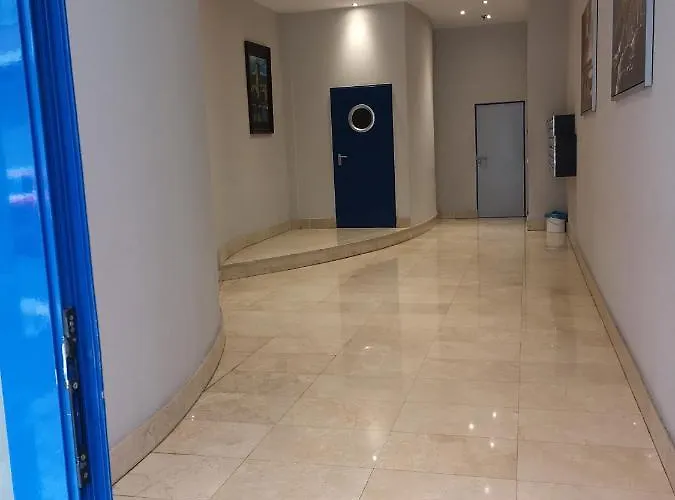 Arena Con Plaza De Garaje Rum i privatbostad